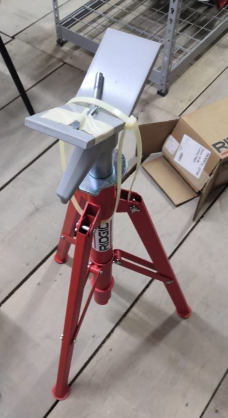 Soporte de Tubos con Cabezal en V VF-99 – V-Stand for Pipes VF-99 - Image 3