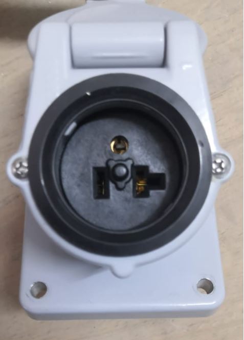 Receptáculo 3 Polos 2 Cables 20A 125VAC Aluminio (Sin caja) – Receptacle, 3P2W 20A, 125VAC Aluminum (W/O M. Body) - Image 2