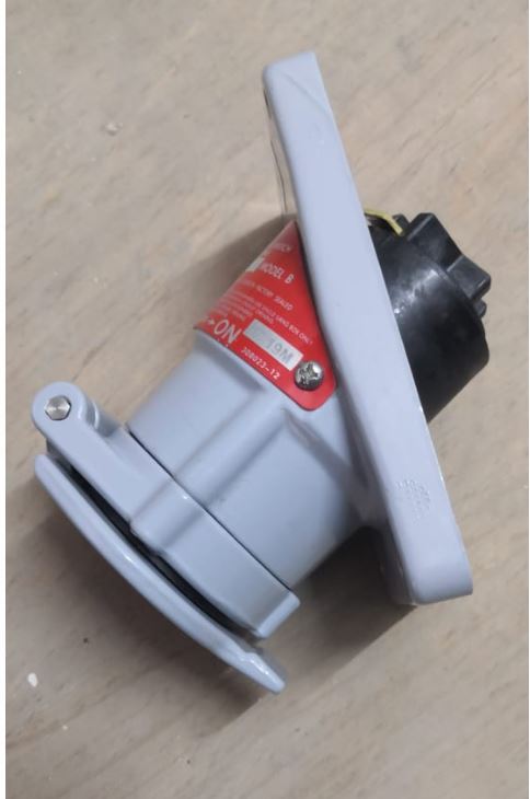 Receptáculo 3 Polos 2 Cables 20A 125VAC Aluminio (Sin caja) – Receptacle, 3P2W 20A, 125VAC Aluminum (W/O M. Body) - Image 3