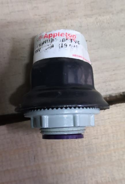 Conector Conduit tipo HUB, 3/4” (19MM), Estanco, Aislado, Recubierto de PVC – Conduit Hub, 3/4"(19MM), Watertight, Insulated, PVC Coated
